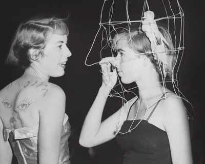 Medworth sisters 1949 BW sm crop 1