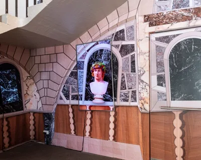 Braving Time Gary Carsley install3 Photo Peter Morgan L Rcrop e1678063919123