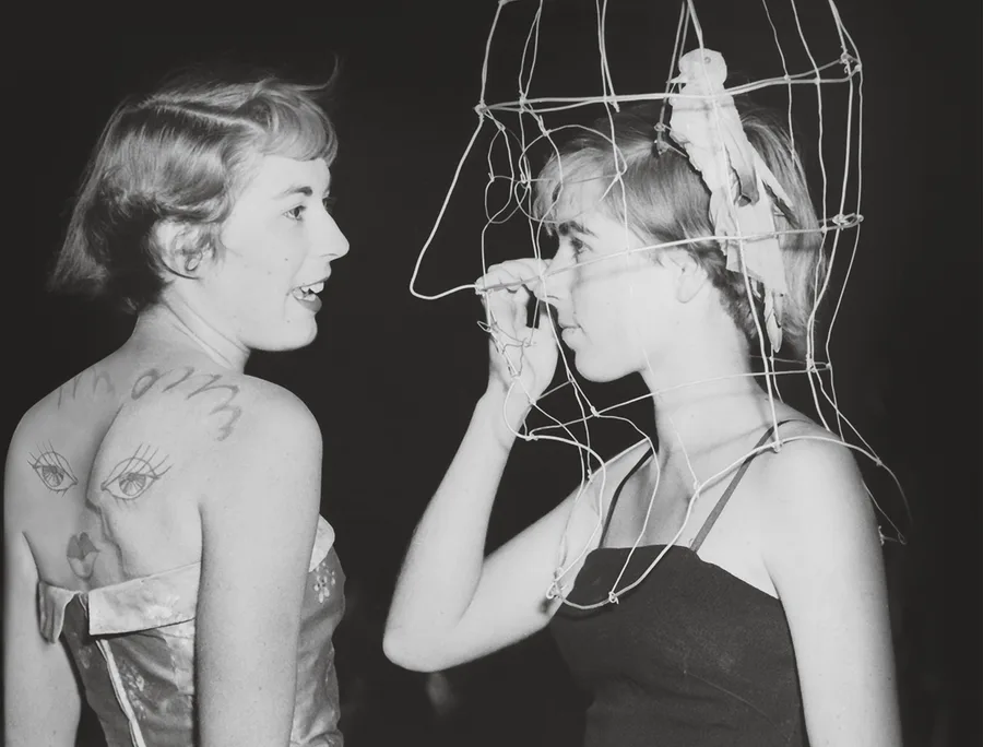 Medworth sisters 1949 BW sm crop 1